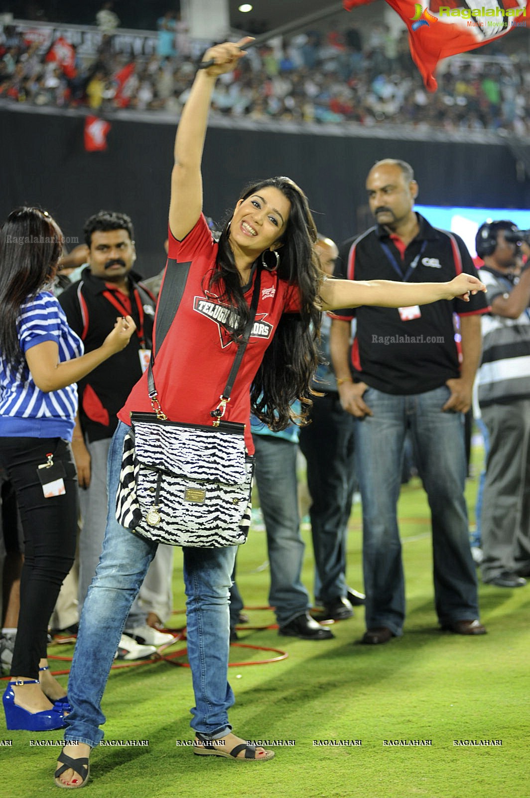 CCL 2012: Telugu Warriors VS Karnataka Bulldozers