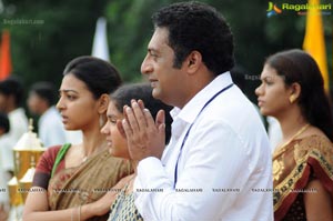 Aakash, Prakash Raj, Radhika Apte