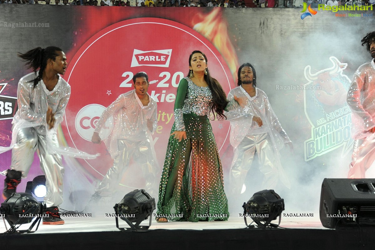 Charmi's Stage Performance at CCL 2012 - Photo Gallery