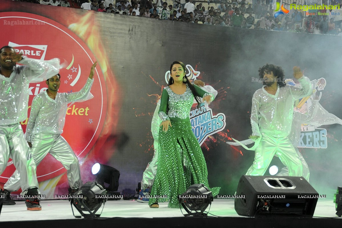 Charmi's Stage Performance at CCL 2012 - Photo Gallery