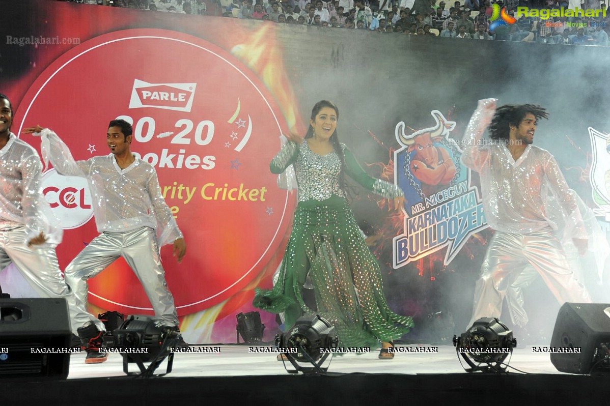 Charmi's Stage Performance at CCL 2012 - Photo Gallery