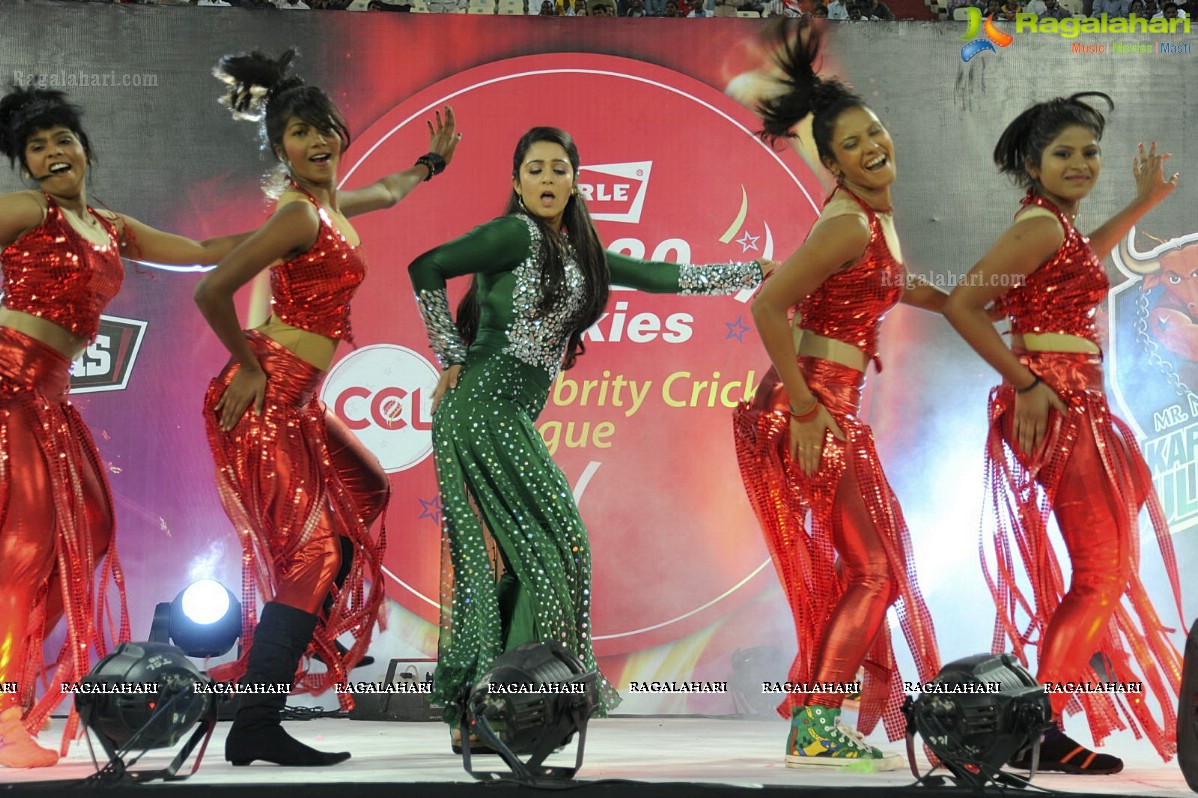 Charmi's Stage Performance at CCL 2012 - Photo Gallery