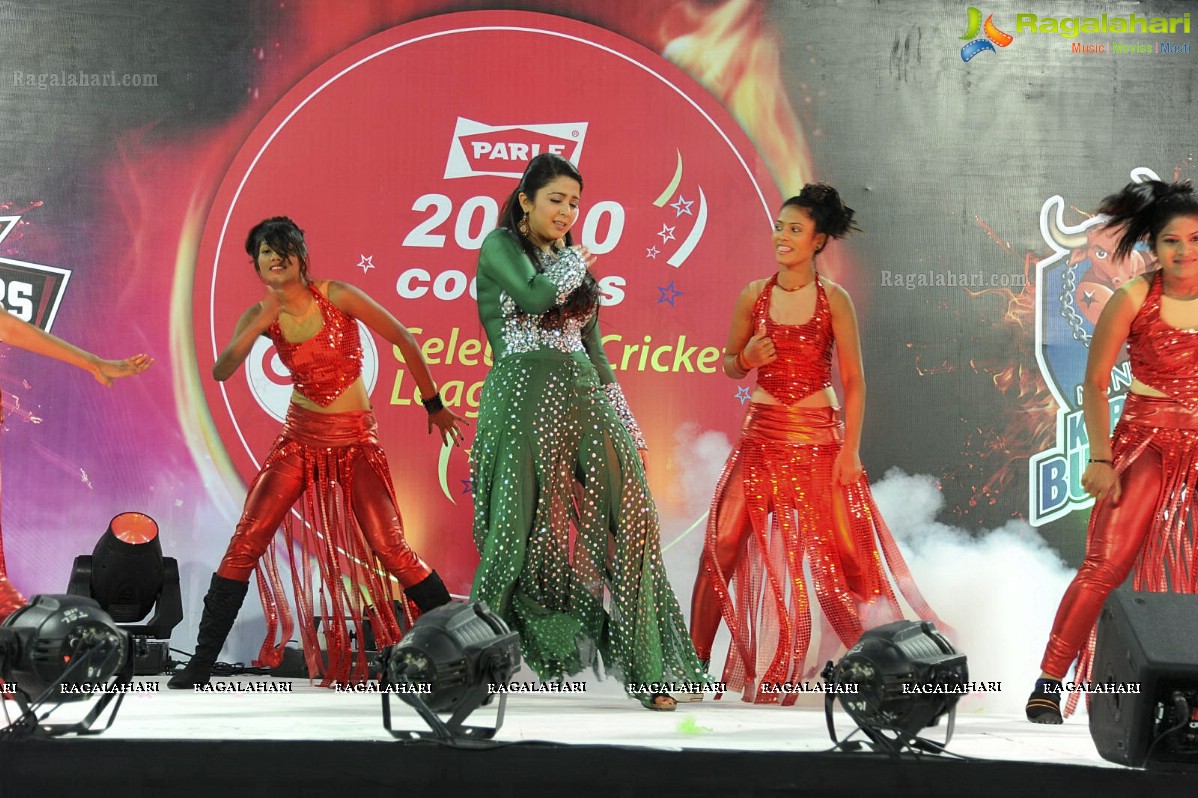 Charmi's Stage Performance at CCL 2012 - Photo Gallery