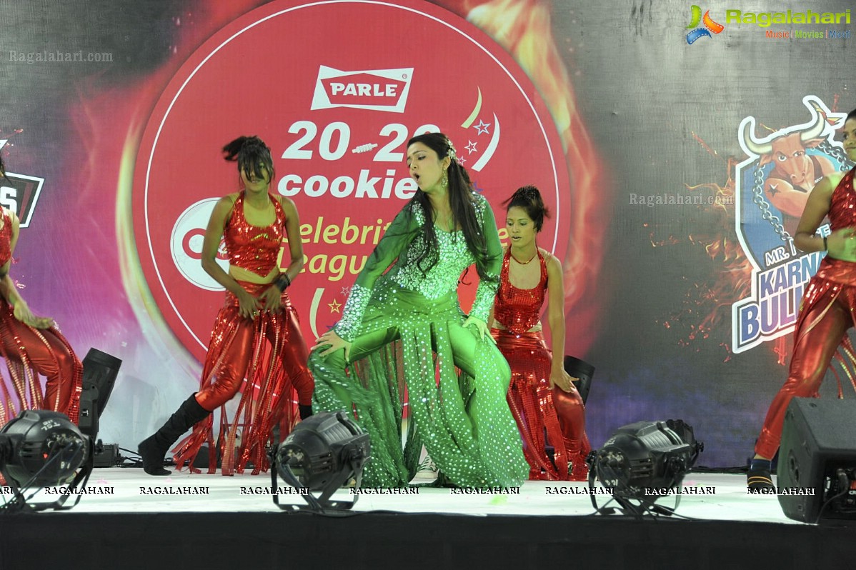 Charmi's Stage Performance at CCL 2012 - Photo Gallery