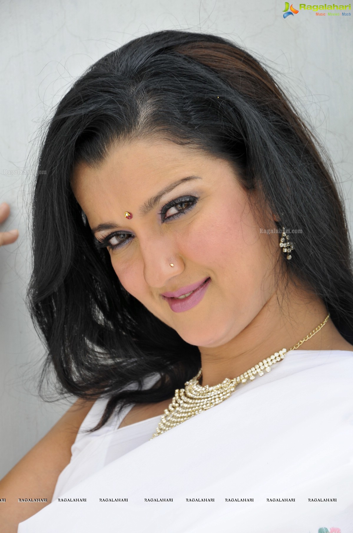 Leena Sidhu (Hi-Res)