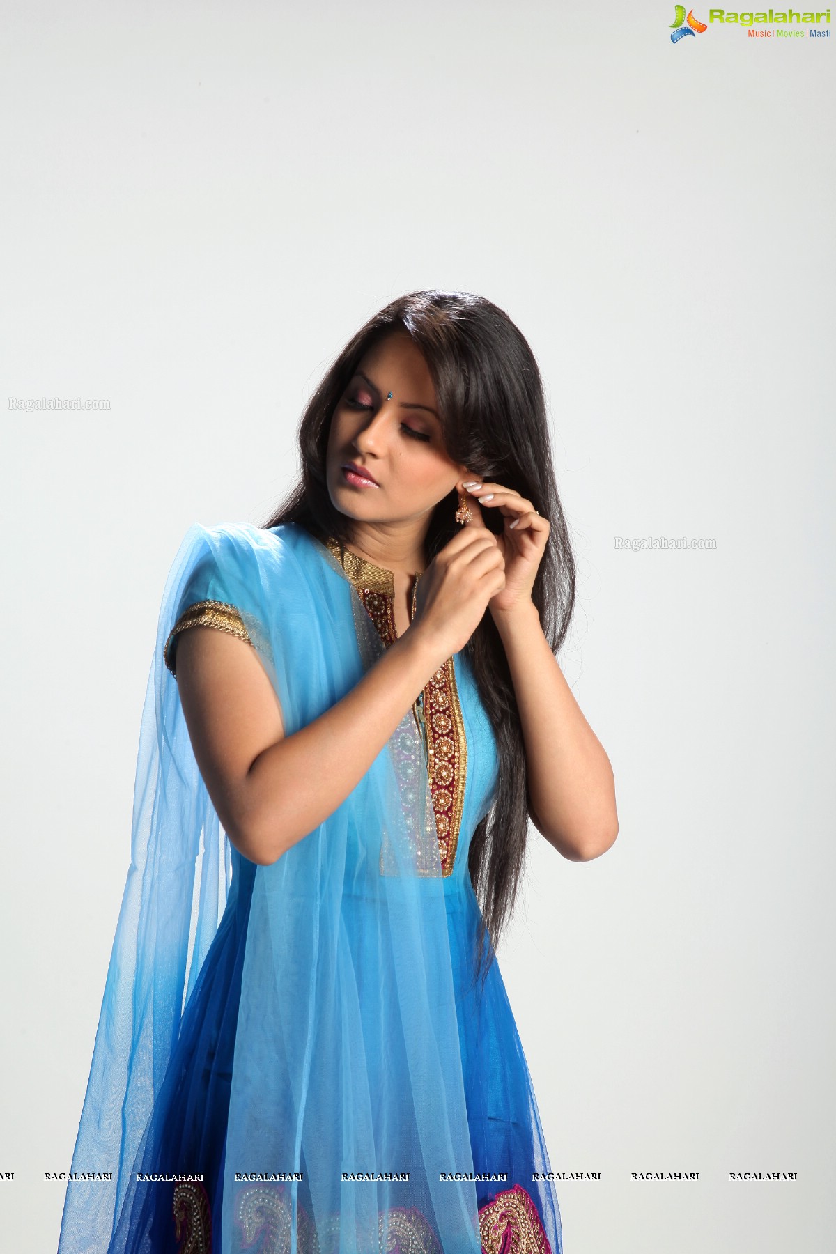 Pooja Bose (Hi-Res)