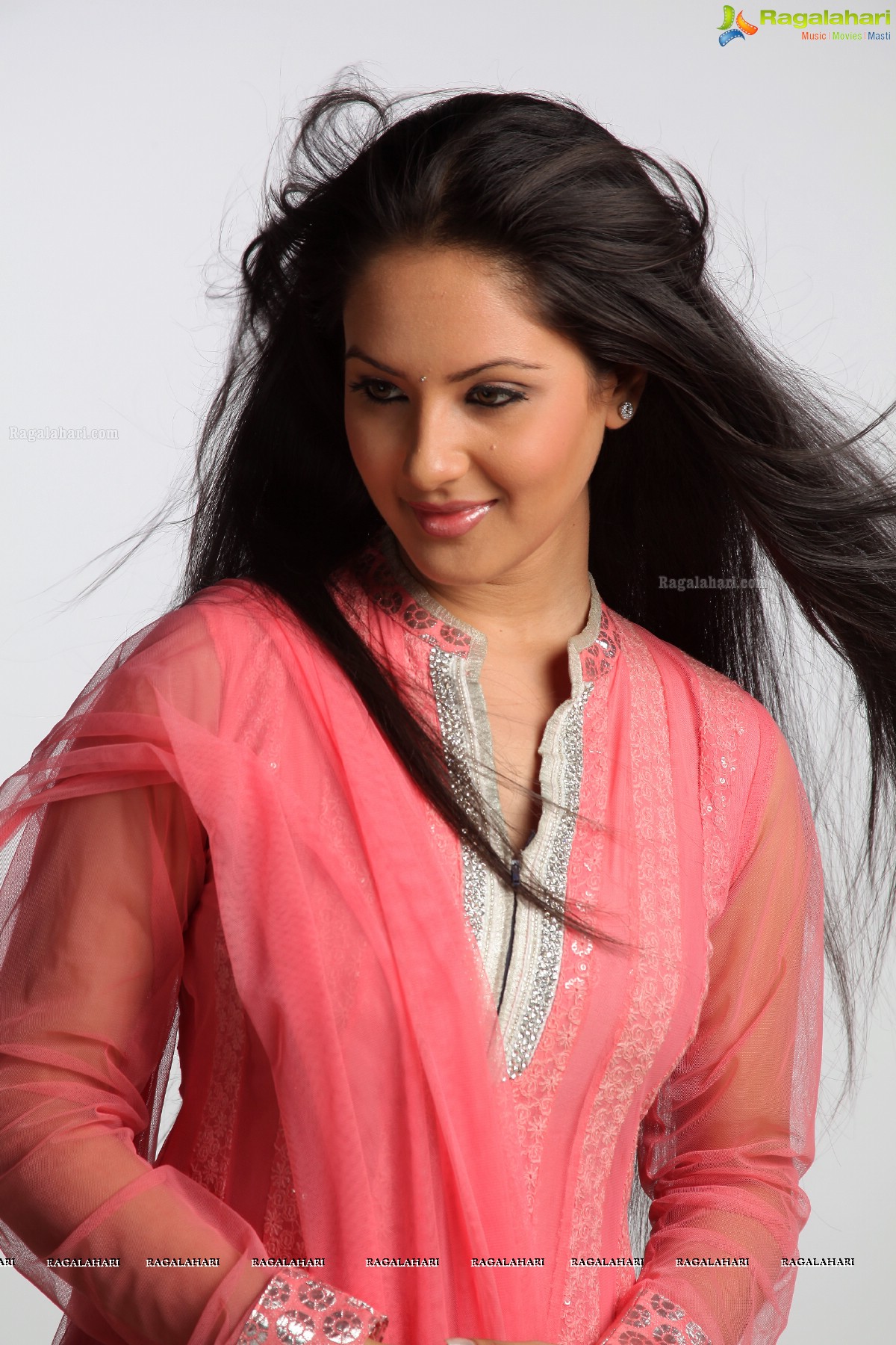 Pooja Bose (Hi-Res)