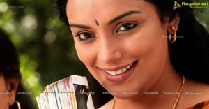 Rathinirvedam Hot Chechi Swetha Menon in Saree