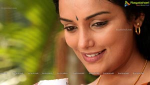 Rathinirvedam Hot Chechi Swetha Menon in Saree