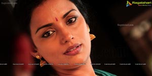 Rathinirvedam Hot Chechi Swetha Menon in Saree