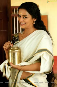 Rathinirvedam Hot Chechi Swetha Menon in Saree