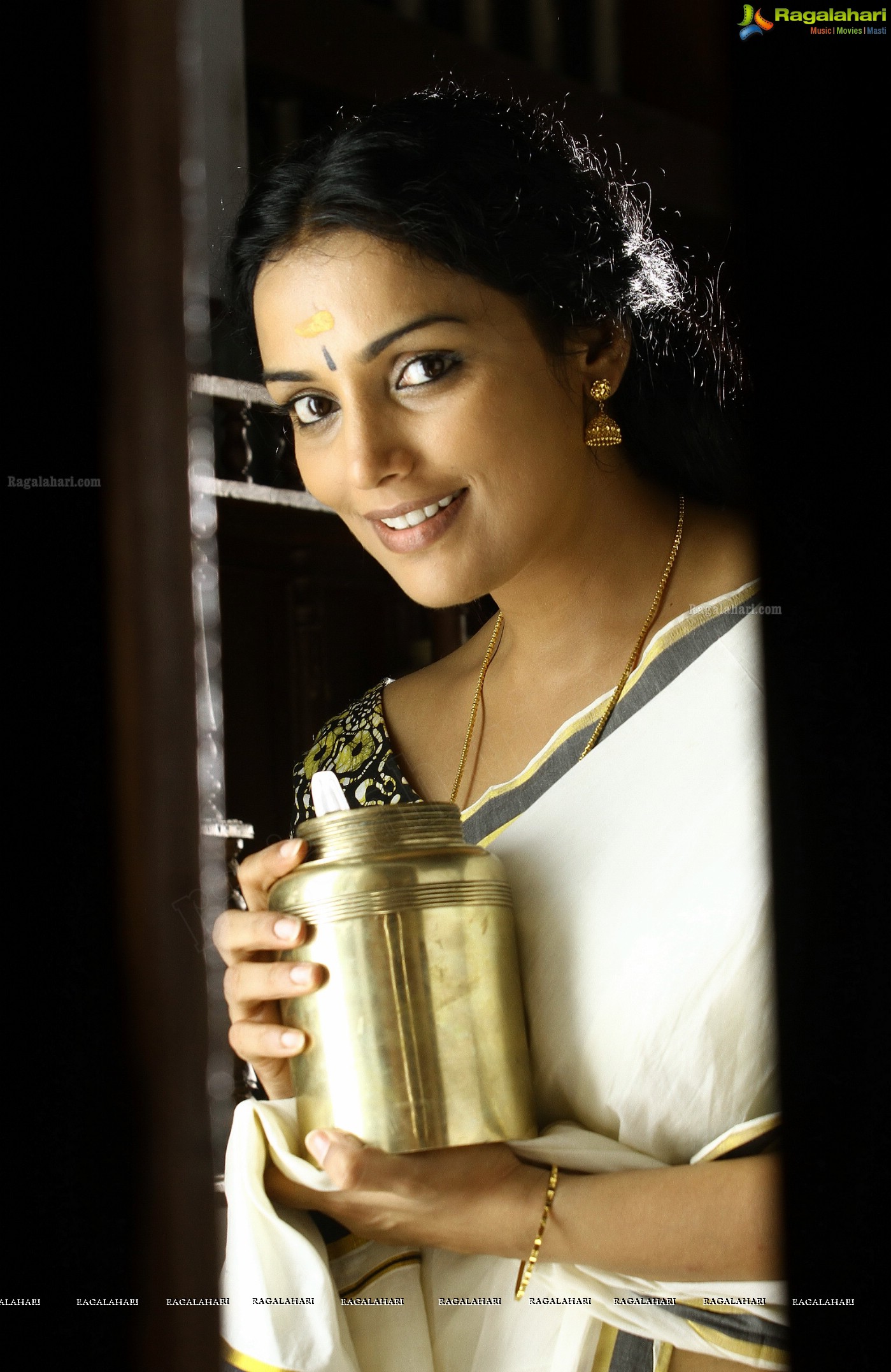 Shweta Menon (Posters)