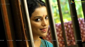 Rathinirvedam Hot Chechi Swetha Menon in Saree