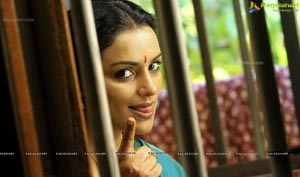 Rathinirvedam Hot Chechi Swetha Menon in Saree