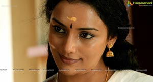 Rathinirvedam Hot Chechi Swetha Menon in Saree