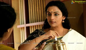 Rathinirvedam Hot Chechi Swetha Menon in Saree