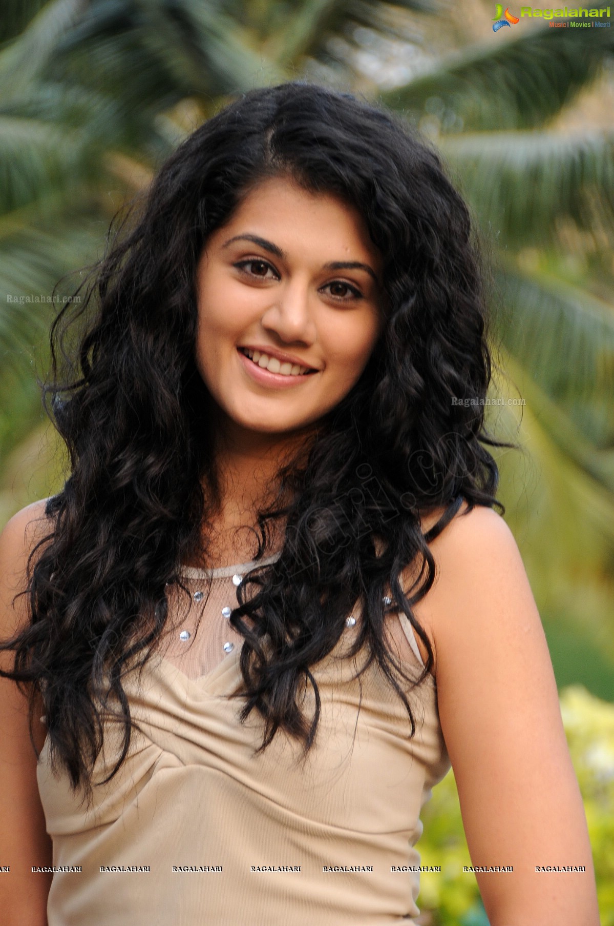 Taapsee (Hi-Res)