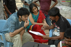 Em Chesave Nannila Working Stills