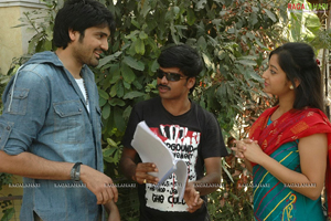 Em Chesave Nannila Working Stills