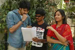 Em Chesave Nannila Working Stills