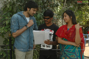 Em Chesave Nannila Working Stills