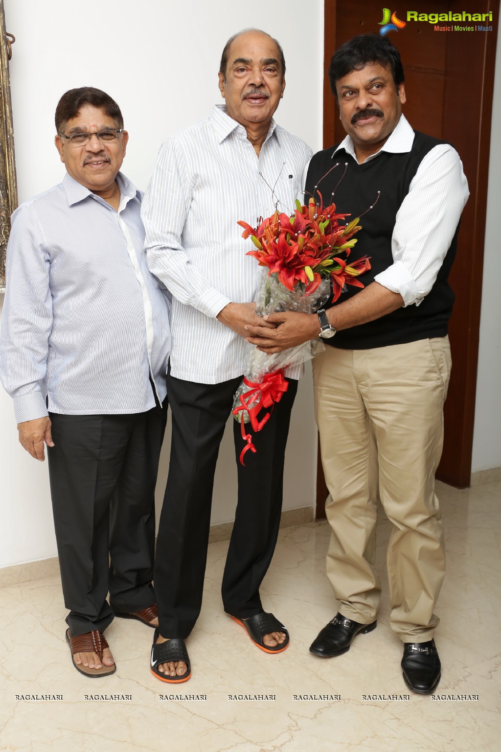 Chiranjeevi meets and greets Ramanaidu for Padma Bhushan Award