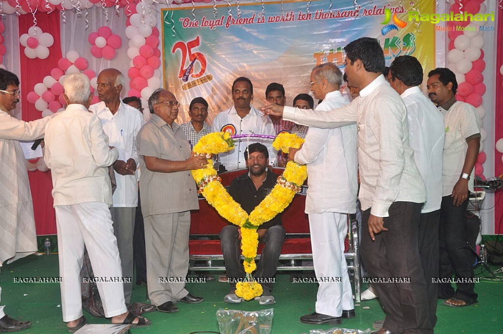 Suresh Kondeti celebrates Jinnuru ZPH School Alumuni Meet