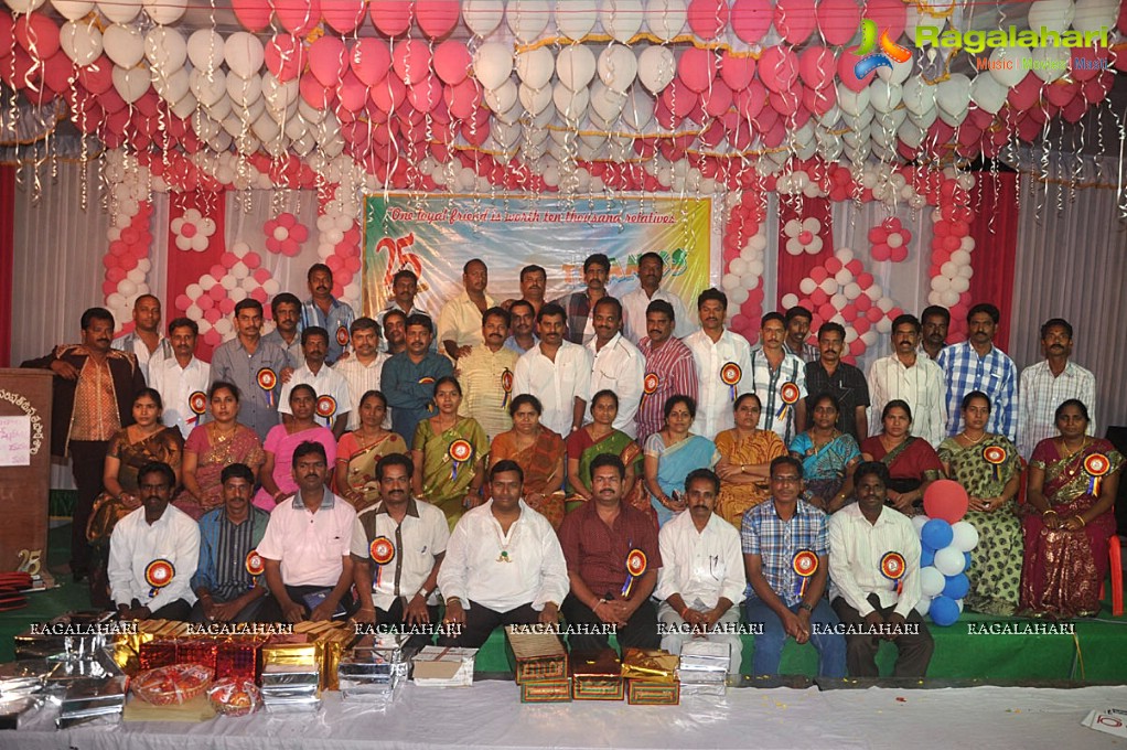 Suresh Kondeti celebrates Jinnuru ZPH School Alumuni Meet