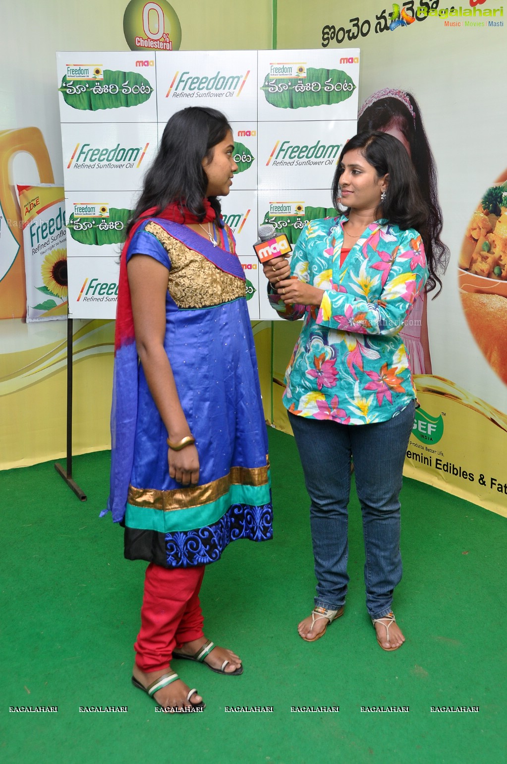 Freedom Sunflower Oil TV Anchor Hunt at Nampally Exhibition, Hyderabad
