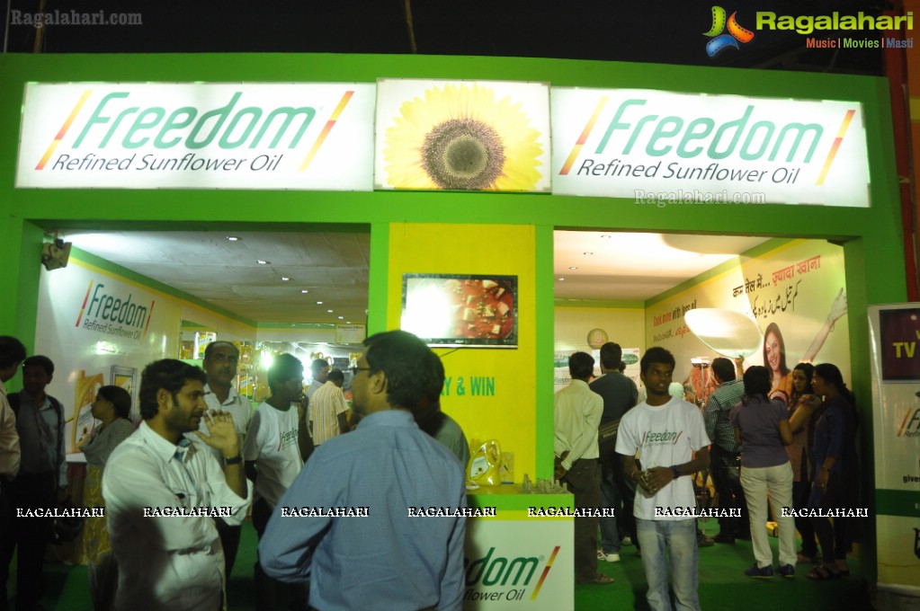 Freedom Sunflower Oil TV Anchor Hunt at Nampally Exhibition, Hyderabad