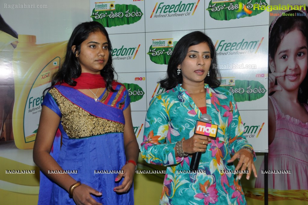 Freedom Sunflower Oil TV Anchor Hunt at Nampally Exhibition, Hyderabad