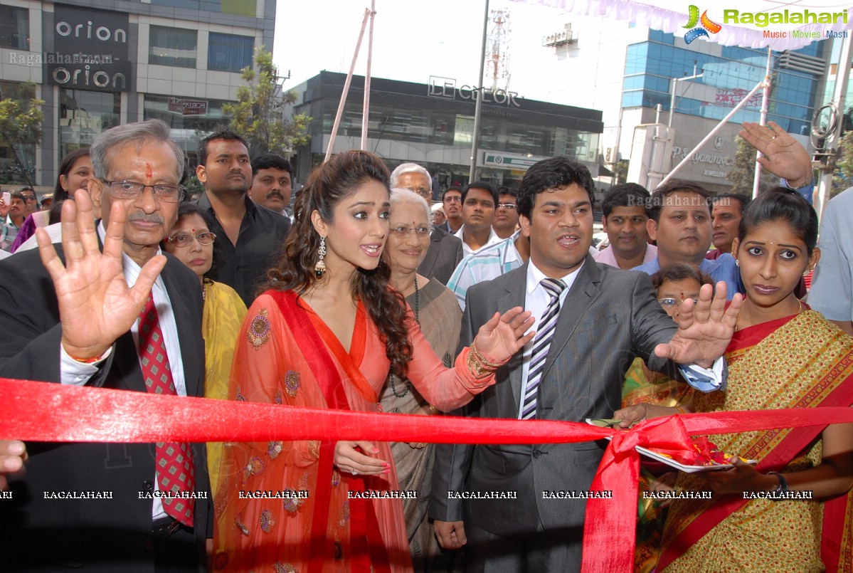 Ileana inaugurates 2nd Forever Jewellery Store, Hyderabad