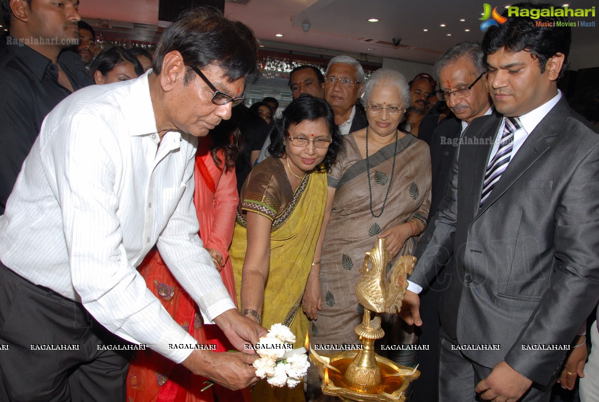 Ileana inaugurates 2nd Forever Jewellery Store, Hyderabad
