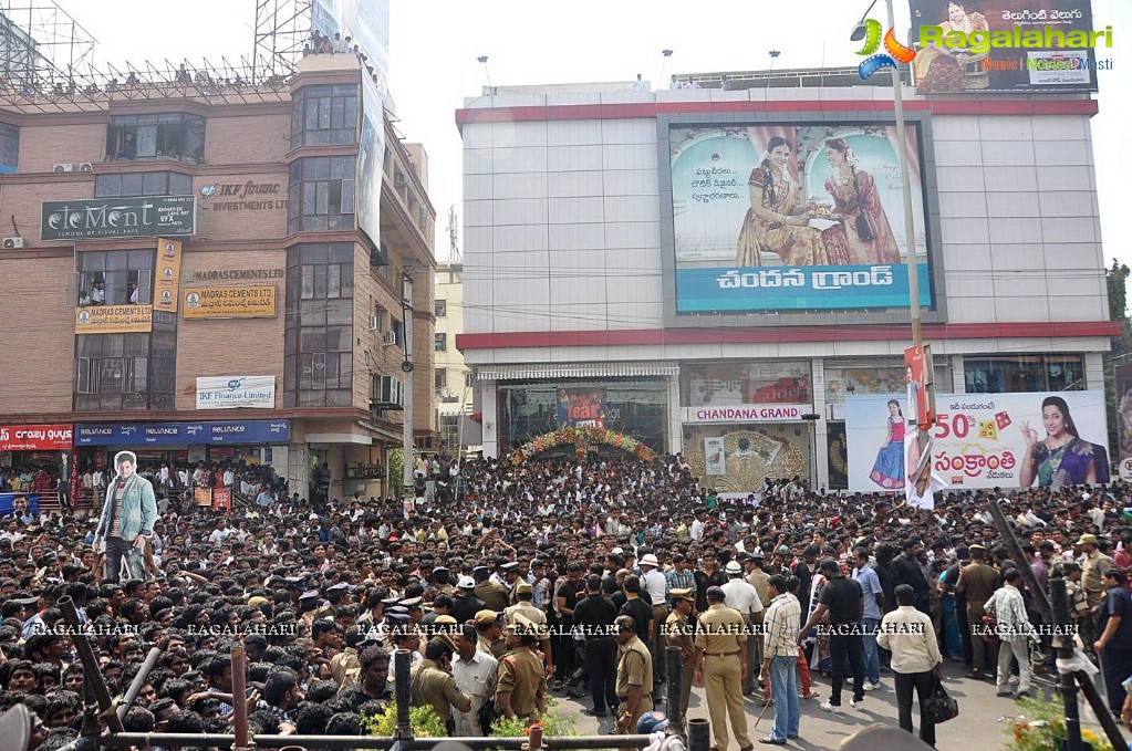 Mahesh Babu at Jos Alukkas, Vijayawada