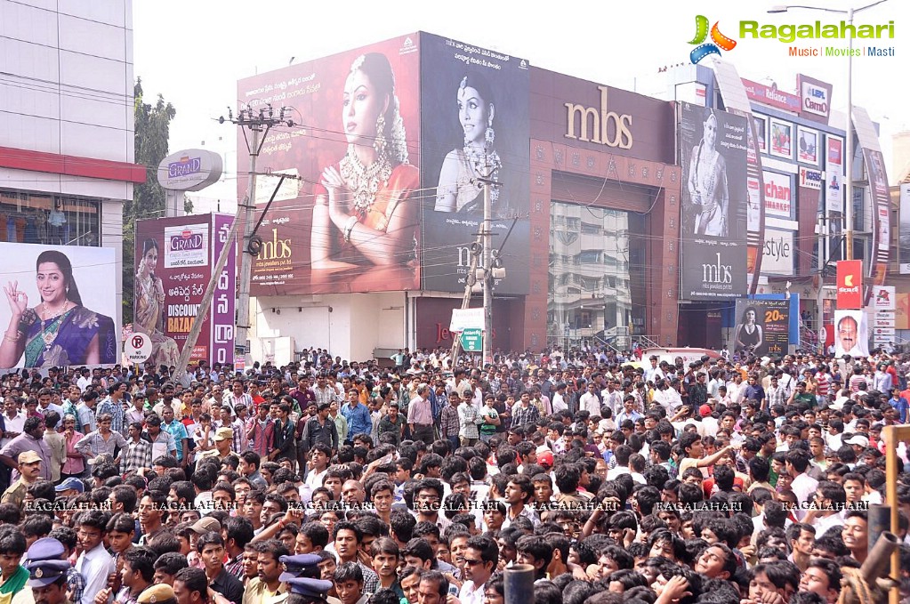 Mahesh Babu at Jos Alukkas, Vijayawada