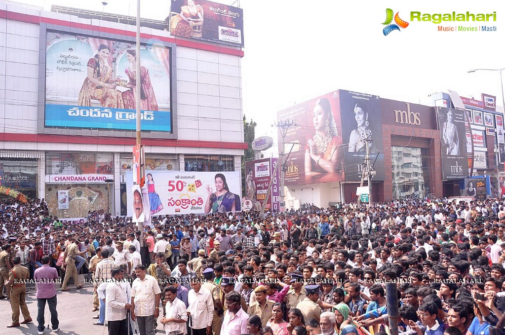 Mahesh Babu at Jos Alukkas, Vijayawada