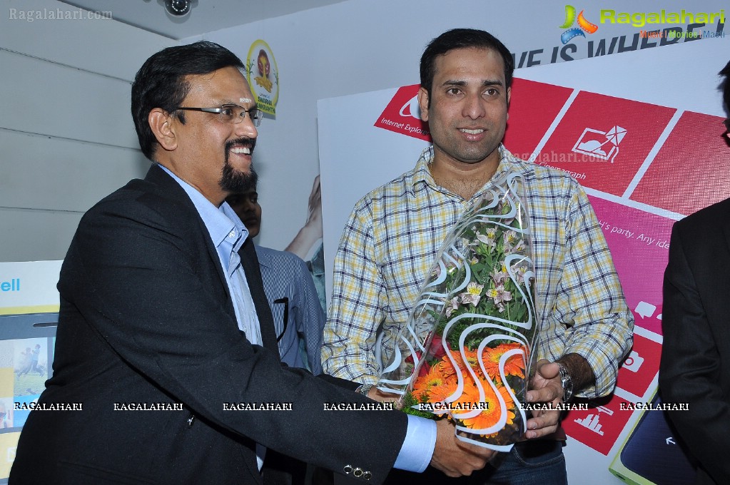 VVS Laxman launches Nokia Lumia 920 and Nokia Lumia 820, Hyderabad 