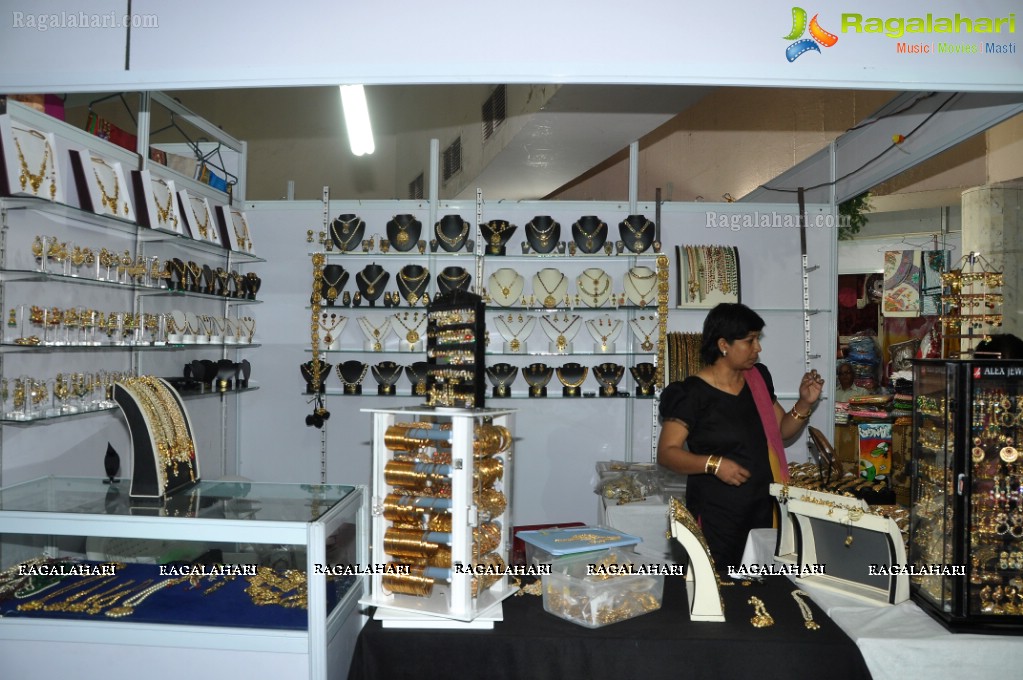 Madhulagna Das inaugurates Trenz Life Style Exhibition, Hyderabad