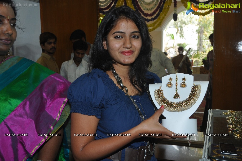 Tanusha inaugurates Trenz Fashion & Life Style Exhibition, Hyderabad