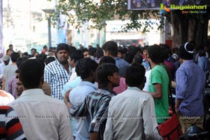 1 Nenokkadine Hungama at RTC Cross Roads