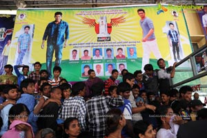 1 Nenokkadine Hungama at RTC Cross Roads