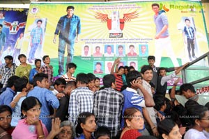 1 Nenokkadine Hungama at RTC Cross Roads