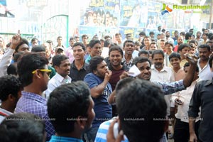 1 Nenokkadine Hungama at RTC Cross Roads