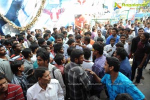 1 Nenokkadine Hungama at RTC Cross Roads