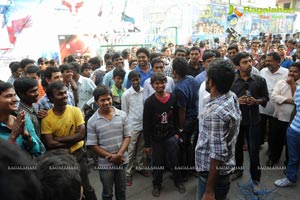 1 Nenokkadine Hungama at RTC Cross Roads