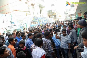 1 Nenokkadine Hungama at RTC Cross Roads