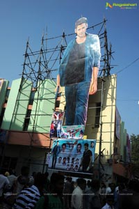 1 Nenokkadine Hungama at RTC Cross Roads