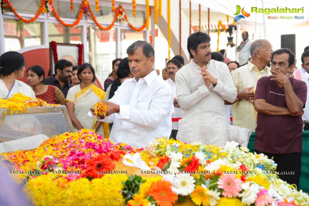 Celebrities pay homage to Dr. Akkineni Nageswara Rao	(Day 2)