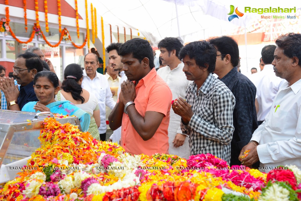 Celebrities pay homage to Dr. Akkineni Nageswara Rao	(Day 2)