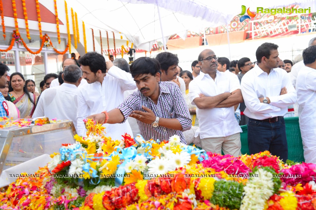 Celebrities pay homage to Dr. Akkineni Nageswara Rao	(Day 2)